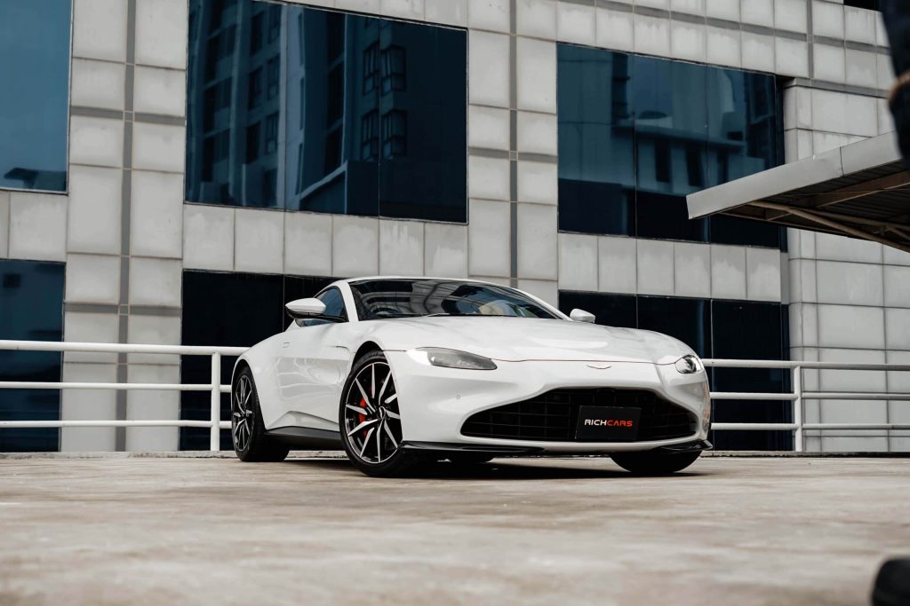 Starting at 89,000 Baht/1 Day

Engine Options:

 	The Vantage typically comes with a powerful engine, often a V8, though the exact specifications may vary between model years. In 2022, it had a 4.0-liter twin-turbocharged V8 engine.

Power Output:

 	The power output of the Vantage's engine can vary, but it typically produces over 500 horsepower and substantial torque.

Transmission:

 	The Vantage often features a ZF eight-speed automatic transmission, but some models may offer a manual transmission option for driving enthusiasts.

Performance:

 	The Vantage is known for its impressive performance, with quick acceleration and precise handling. It can achieve high speeds and has excellent road manners.

Exterior Design:

 	The Vantage has a distinctive and aggressive exterior design with a low, wide stance, and a sleek profile. It typically features Aston Martin's signature grille and distinctive headlights.

Interior Features:

 	The interior of the Vantage is luxurious and sporty, with high-quality materials, comfortable seats, and advanced technology. It often includes features such as a touchscreen infotainment system, premium audio, and customizable interior trim options.

Safety Features:

 	Modern Vantage models typically come equipped with a range of safety features, including advanced driver-assistance systems, airbags, traction control, and more.

Customization:

 	Aston Martin offers extensive customization options for the Vantage, allowing buyers to personalize their vehicles with various paint colors, interior trims, and additional features.